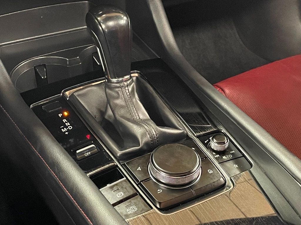 2022 Mazda Mazda3 Hatchback Carbon Edition Automatic FWD - 22979781 - 33