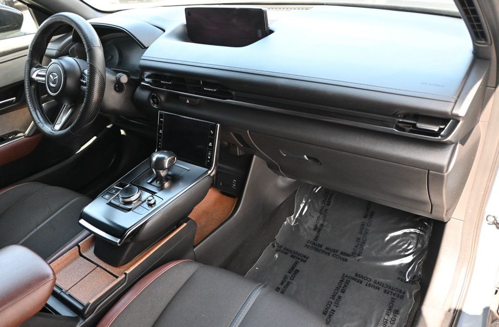 Mazda MX-30 photo 12