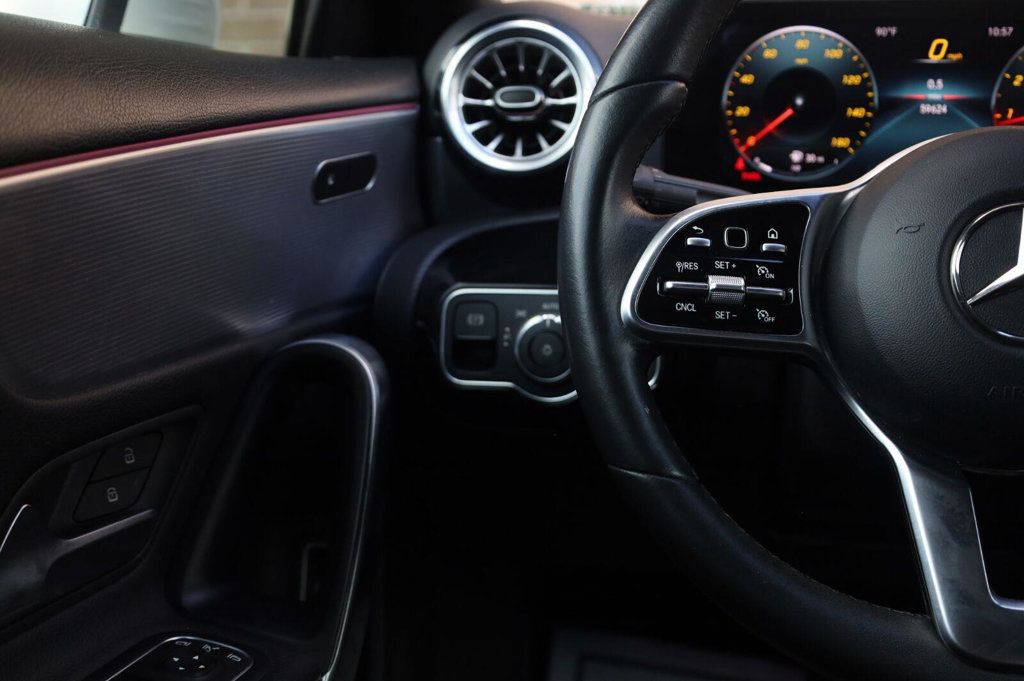 Mercedes-Benz A-Class photo 32