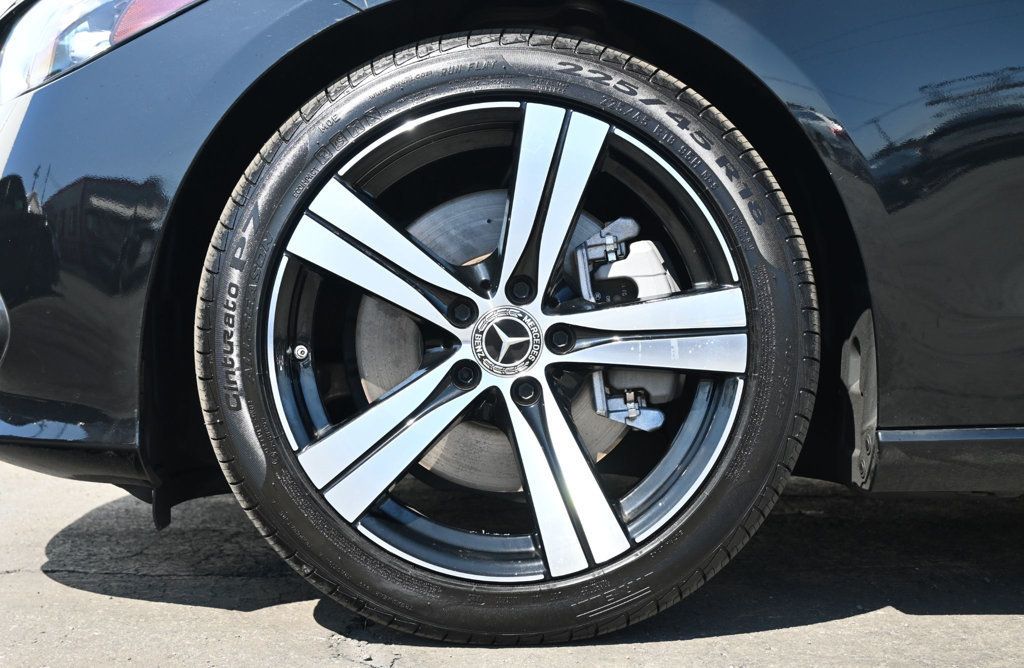 2022 Mercedes Benz C 300 Sedan photo 4