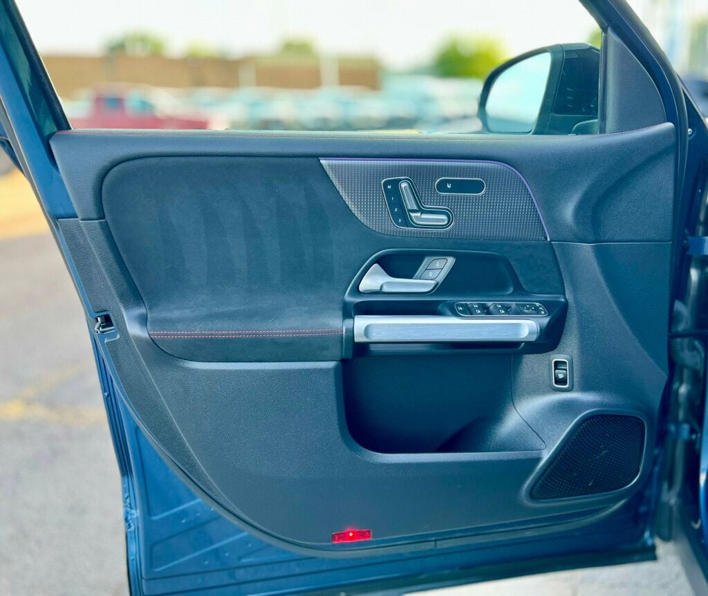 2022 Mercedes Benz EQB 300 4MATIC photo 9