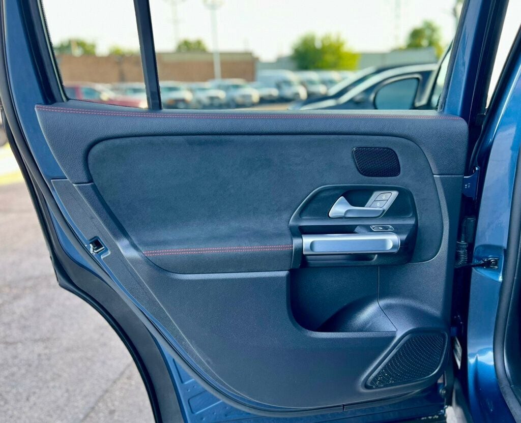 2022 Mercedes Benz EQB 300 4MATIC photo 12