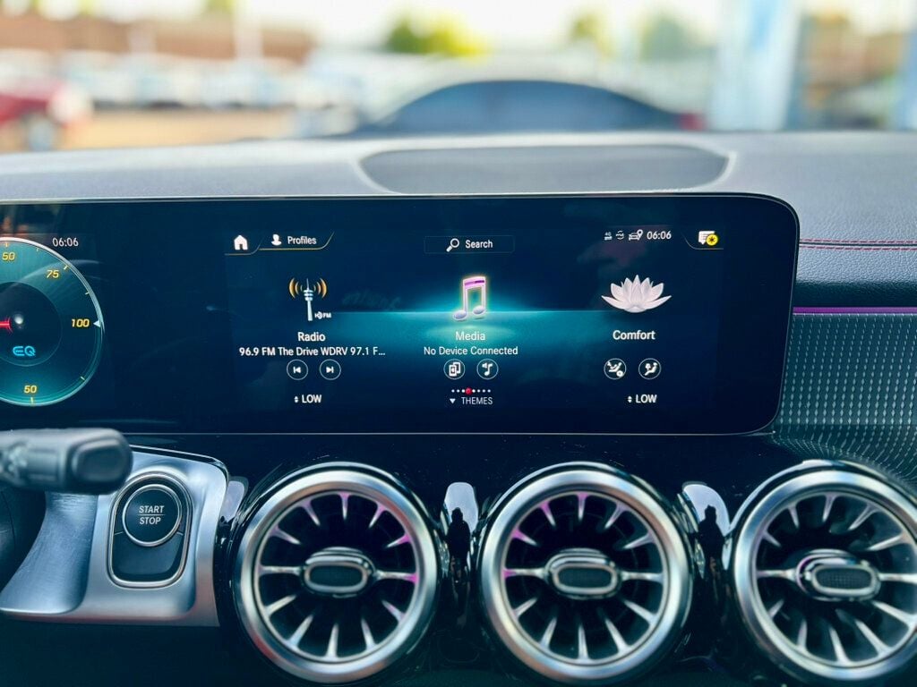 2022 Mercedes Benz EQB 300 4MATIC photo 20