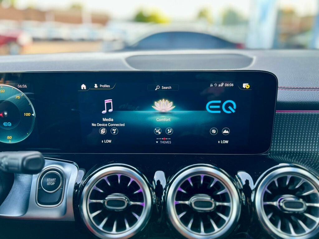 2022 Mercedes Benz EQB 300 4MATIC photo 21