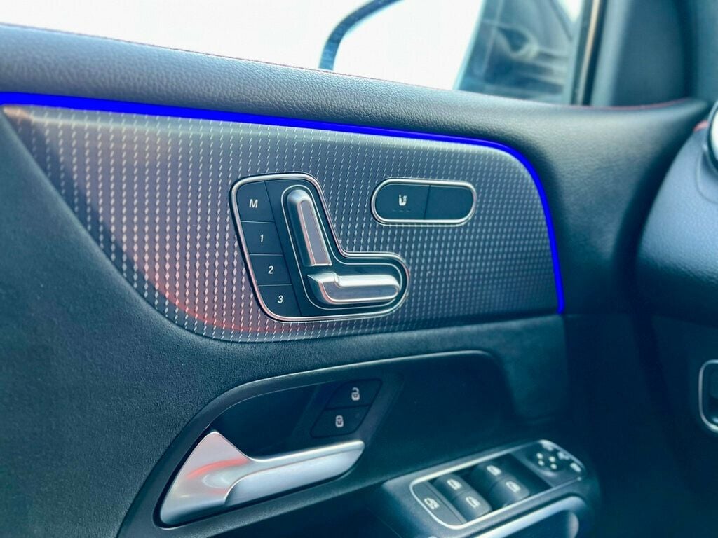 2022 Mercedes Benz EQB 300 4MATIC photo 28