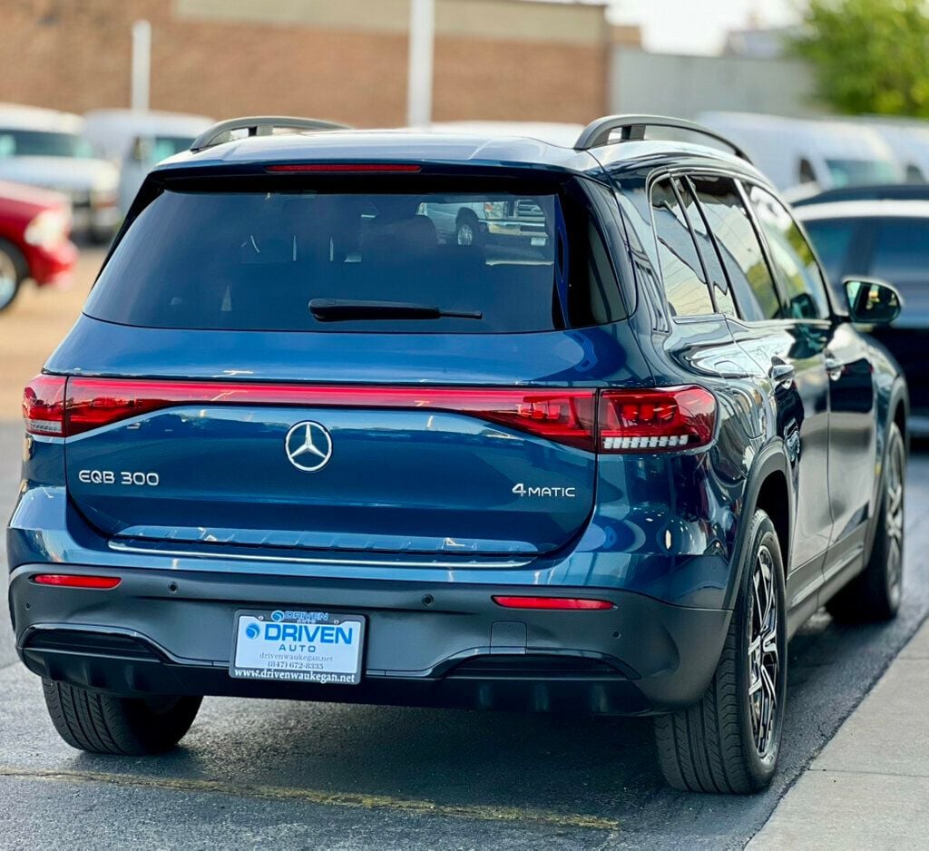 2022 Mercedes Benz EQB 300 4MATIC photo 5