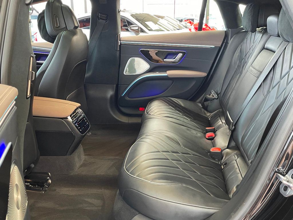 2022 Mercedes-Benz EQS EQS 580 4MATIC Sedan - 22957799 - 16