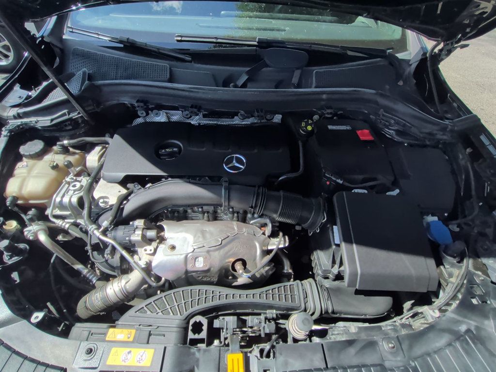 Mercedes-Benz GLA GLA 250 SUV photo 11