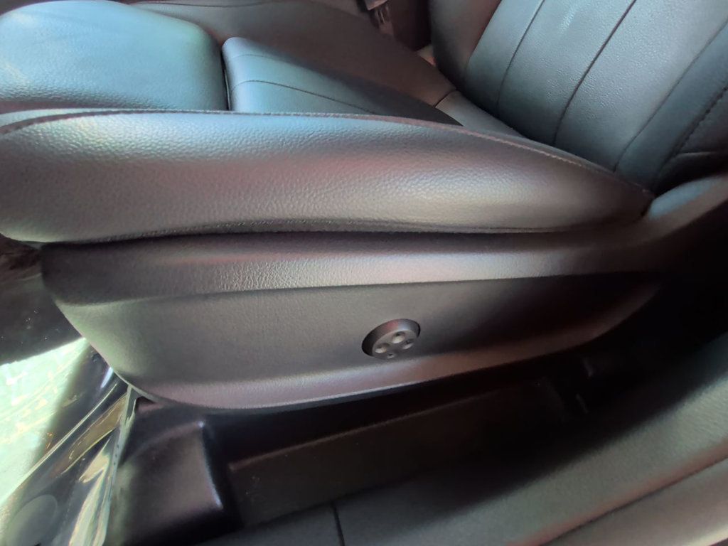Mercedes-Benz GLA GLA 250 SUV photo 13