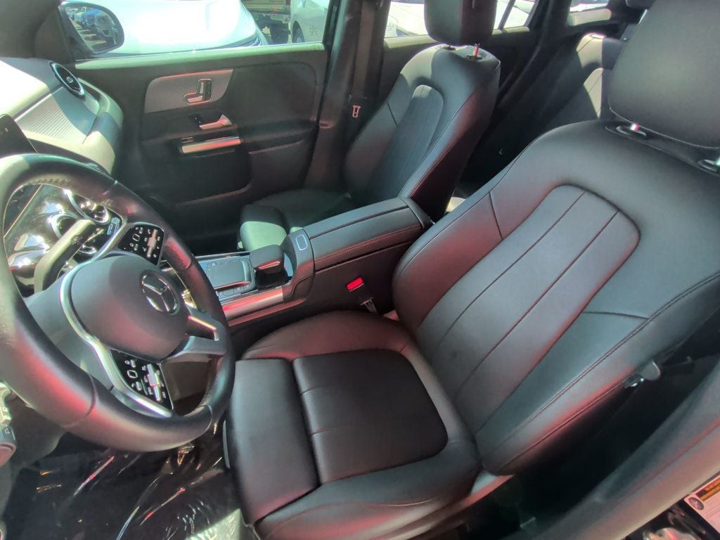 Mercedes-Benz GLA GLA 250 SUV photo 14