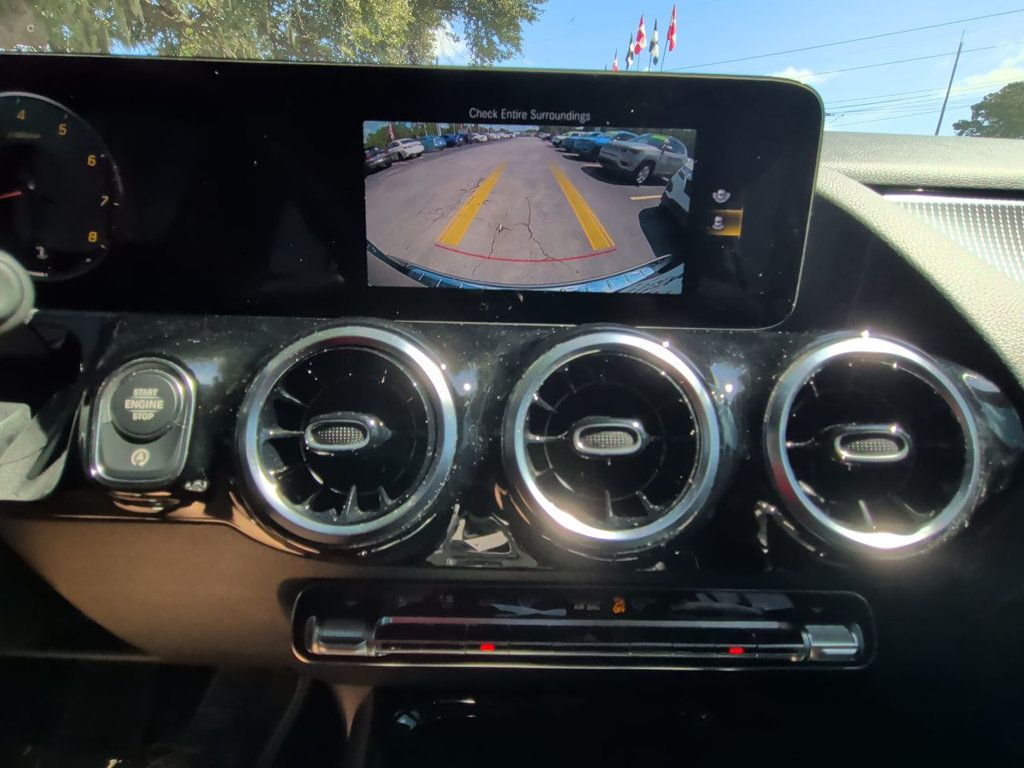 Mercedes-Benz GLA GLA 250 SUV photo 18