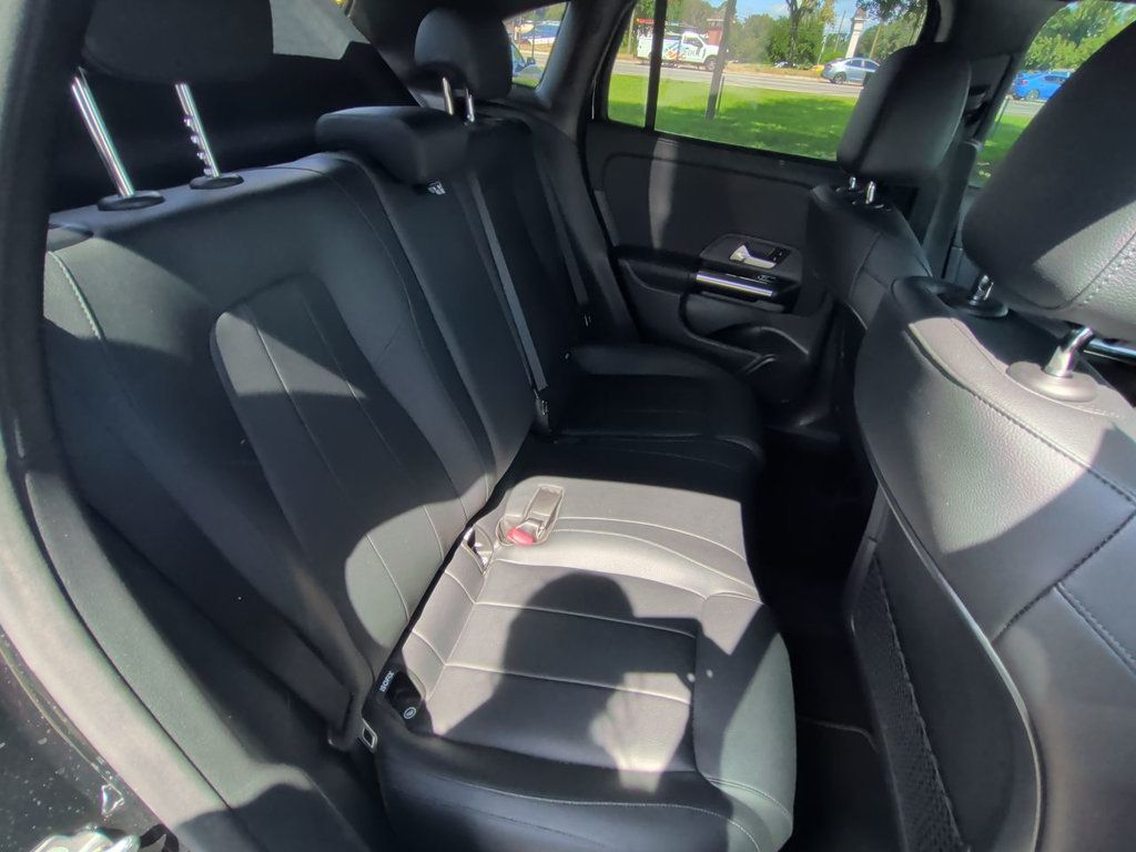 Mercedes-Benz GLA GLA 250 SUV photo 21