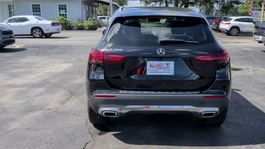 Mercedes-Benz GLA GLA 250 SUV photo 7