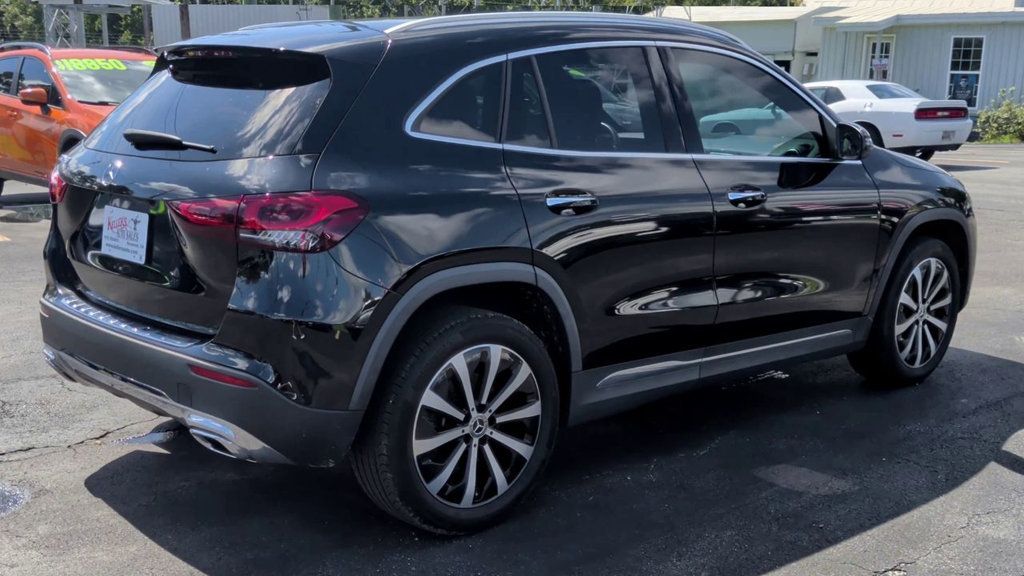 Mercedes-Benz GLA GLA 250 SUV photo 8