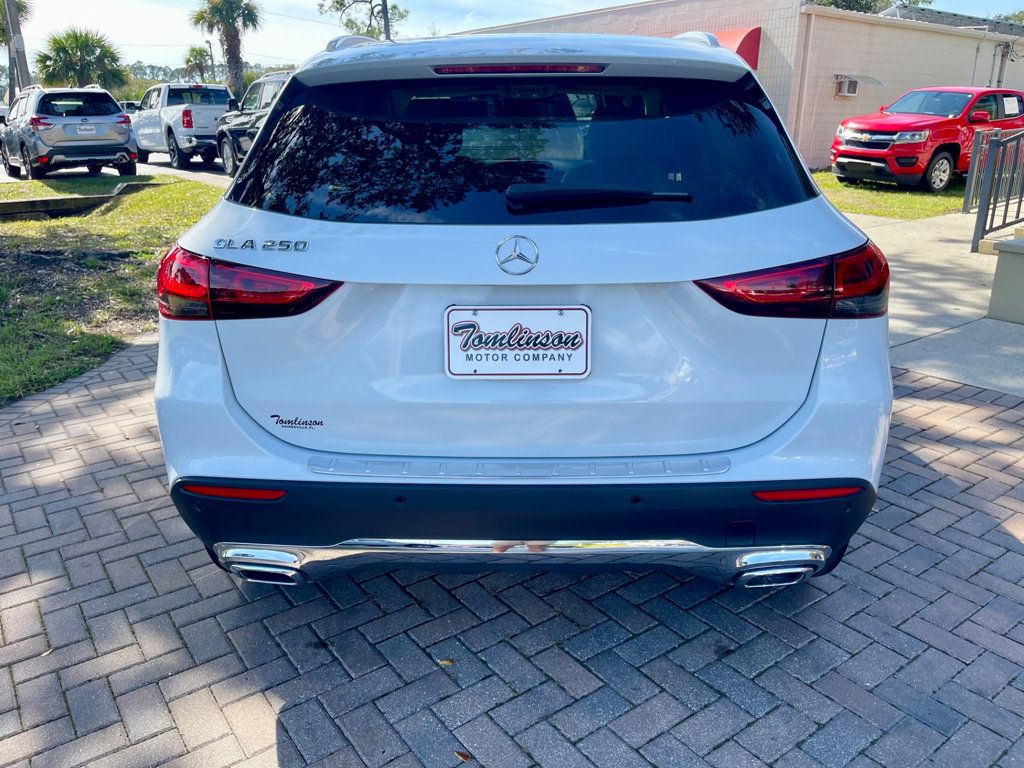 2022 Mercedes Benz GLA 250 photo 4