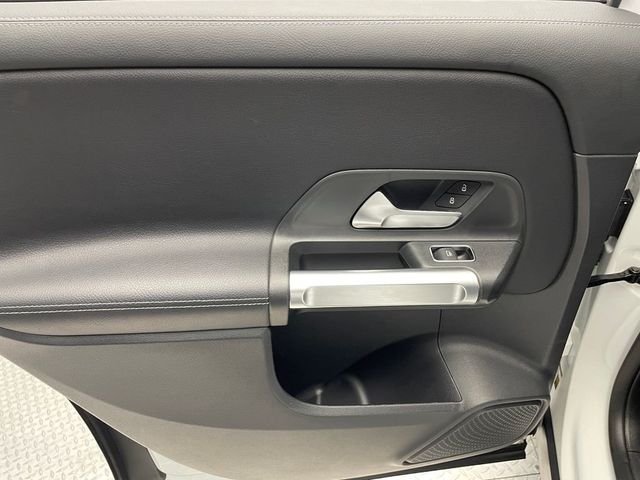 2022 Mercedes-Benz GLB GLB 250 4MATIC SUV - 22963387 - 32