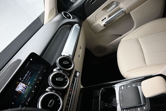 2022 Mercedes-Benz GLB GLB 250 SUV - 23055046 - 17