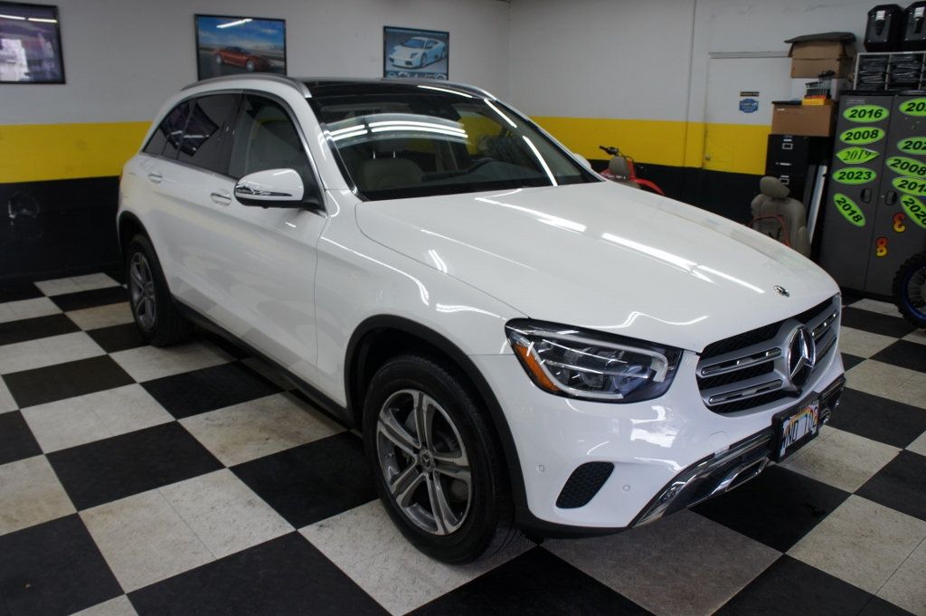 2022 Mercedes-Benz GLC 1-Owner, Panorama Roof, Ambiant Lights - 22968743 - 13