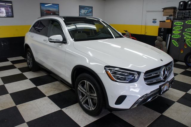 2022 Mercedes-Benz GLC 1-Owner, Panorama Roof, Ambiant Lights - 22968743 - 13