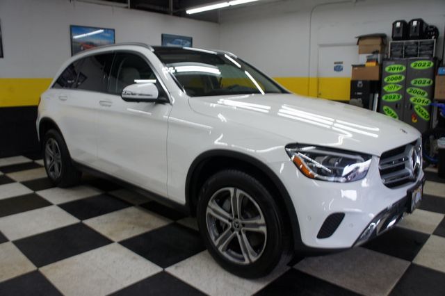 2022 Mercedes-Benz GLC 1-Owner, Panorama Roof, Ambiant Lights - 22968743 - 14