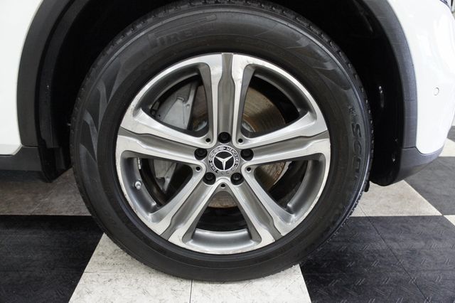 2022 Mercedes-Benz GLC 1-Owner, Panorama Roof, Ambiant Lights - 22968743 - 16