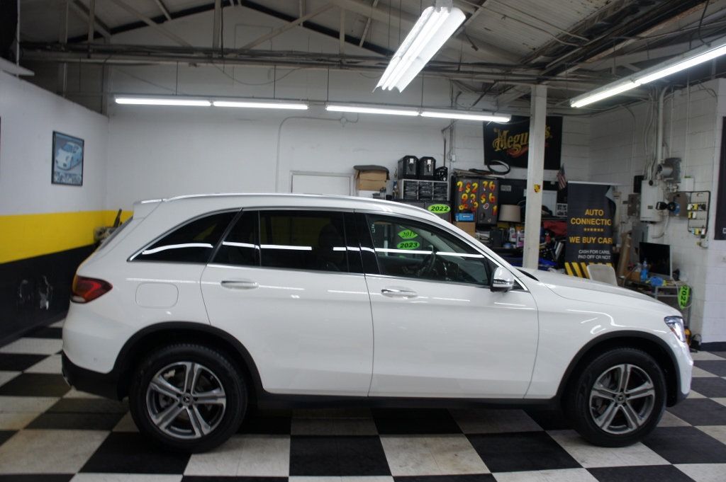 2022 Mercedes-Benz GLC 1-Owner, Panorama Roof, Ambiant Lights - 22968743 - 17