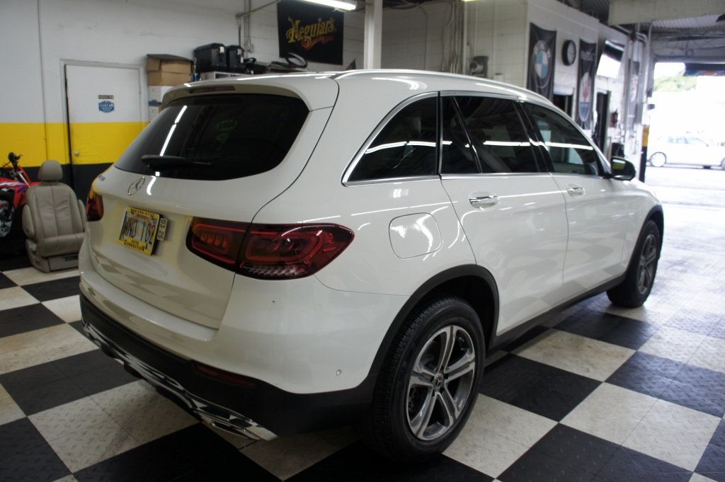 2022 Mercedes-Benz GLC 1-Owner, Panorama Roof, Ambiant Lights - 22968743 - 18