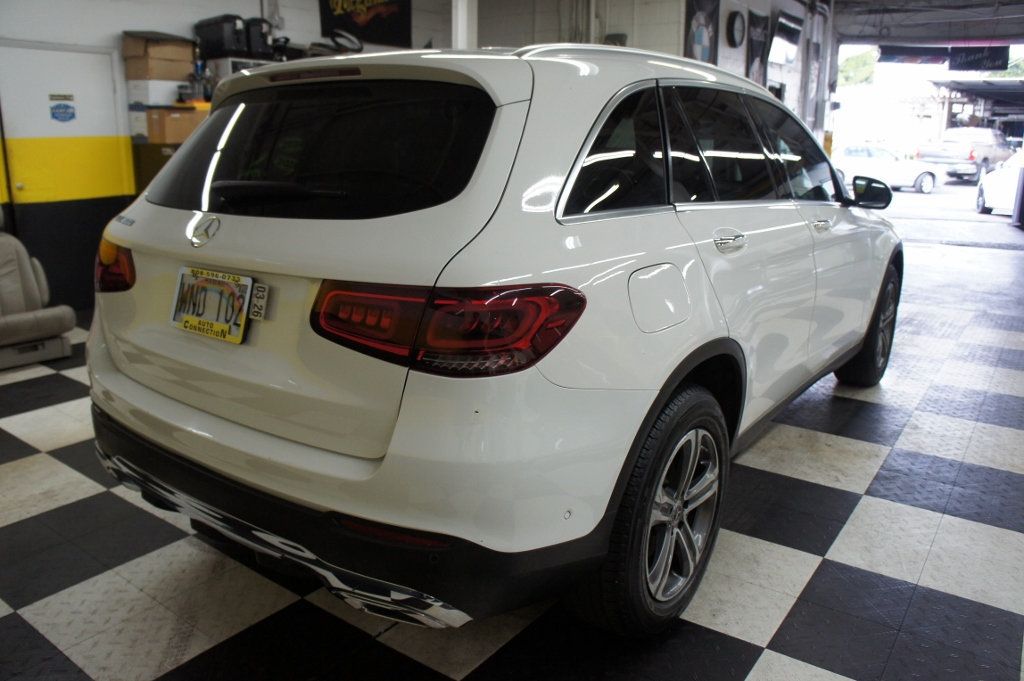 2022 Mercedes-Benz GLC 1-Owner, Panorama Roof, Ambiant Lights - 22968743 - 19