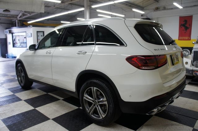 2022 Mercedes-Benz GLC 1-Owner, Panorama Roof, Ambiant Lights - 22968743 - 22