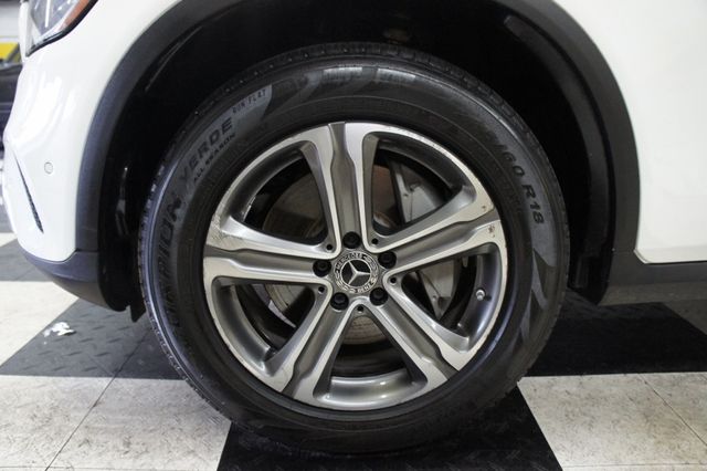 2022 Mercedes-Benz GLC 1-Owner, Panorama Roof, Ambiant Lights - 22968743 - 25