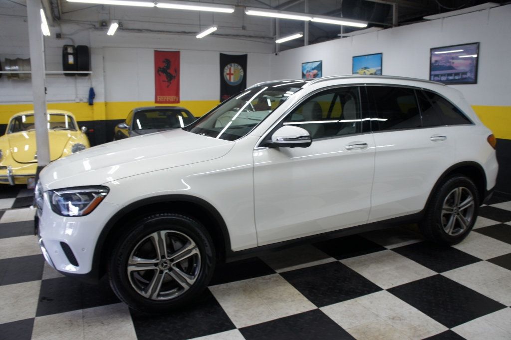 2022 Mercedes-Benz GLC 1-Owner, Panorama Roof, Ambiant Lights - 22968743 - 26