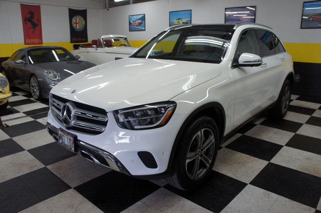 2022 Mercedes-Benz GLC 1-Owner, Panorama Roof, Ambiant Lights - 22968743 - 27