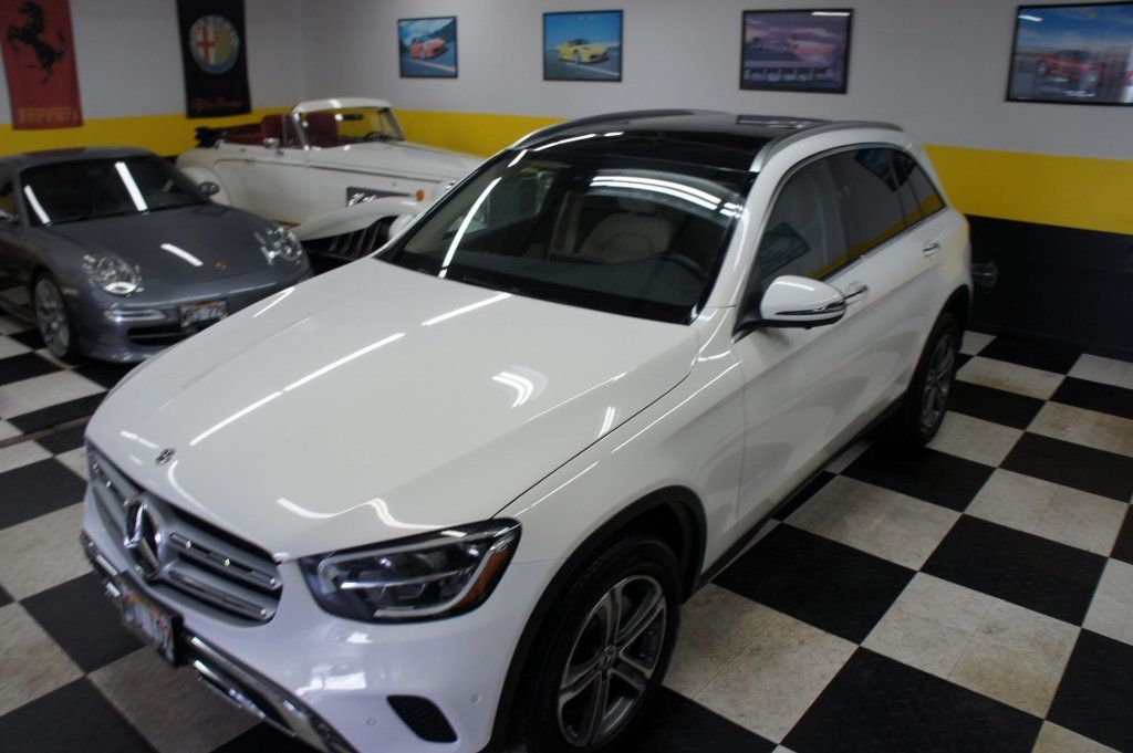 2022 Mercedes-Benz GLC 1-Owner, Panorama Roof, Ambiant Lights - 22968743 - 28