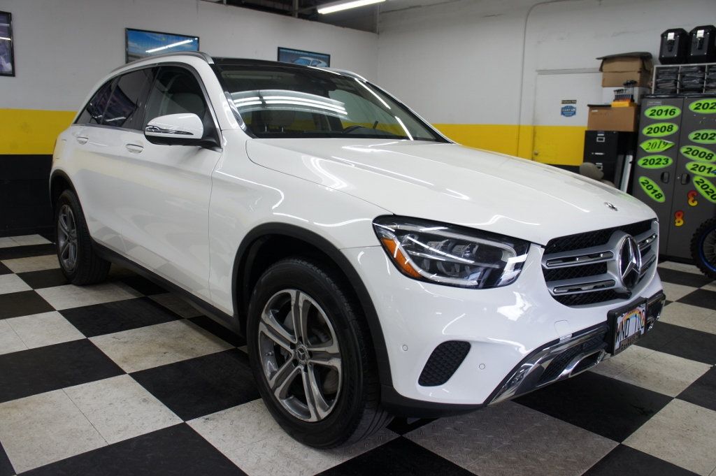 2022 Mercedes-Benz GLC 1-Owner, Panorama Roof, Ambiant Lights - 22968743 - 2
