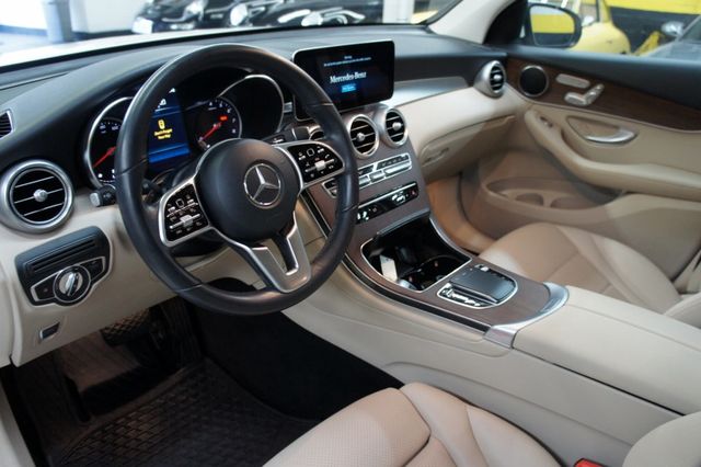 2022 Mercedes-Benz GLC 1-Owner, Panorama Roof, Ambiant Lights - 22968743 - 34