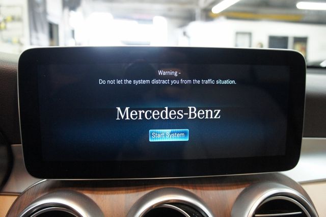 2022 Mercedes-Benz GLC 1-Owner, Panorama Roof, Ambiant Lights - 22968743 - 35