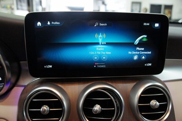 2022 Mercedes-Benz GLC 1-Owner, Panorama Roof, Ambiant Lights - 22968743 - 36