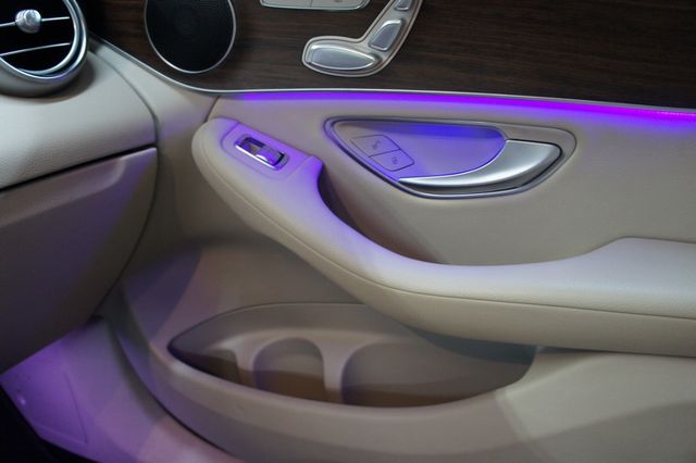 2022 Mercedes-Benz GLC 1-Owner, Panorama Roof, Ambiant Lights - 22968743 - 37