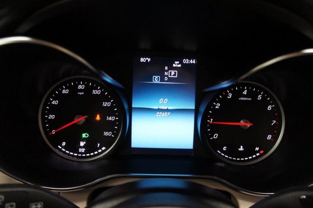 2022 Mercedes-Benz GLC 1-Owner, Panorama Roof, Ambiant Lights - 22968743 - 38