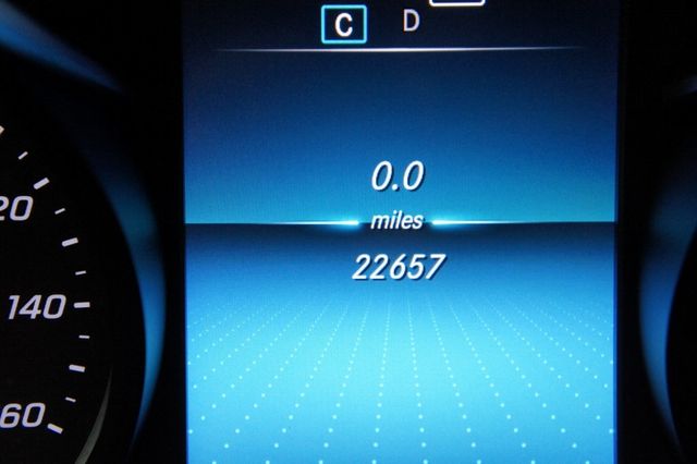 2022 Mercedes-Benz GLC 1-Owner, Panorama Roof, Ambiant Lights - 22968743 - 39