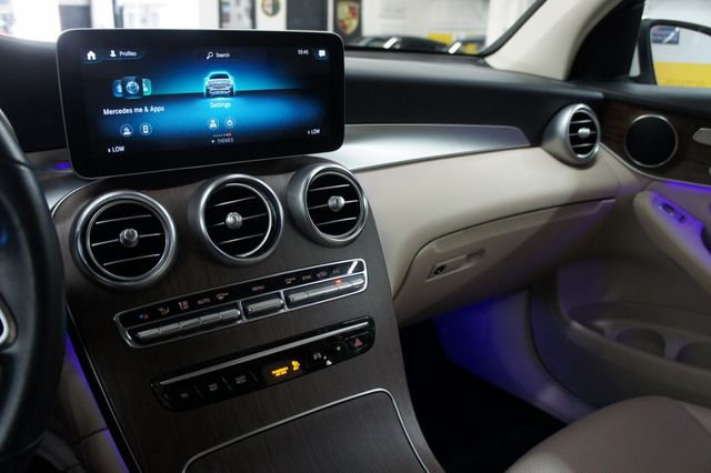 2022 Mercedes-Benz GLC 1-Owner, Panorama Roof, Ambiant Lights - 22968743 - 42