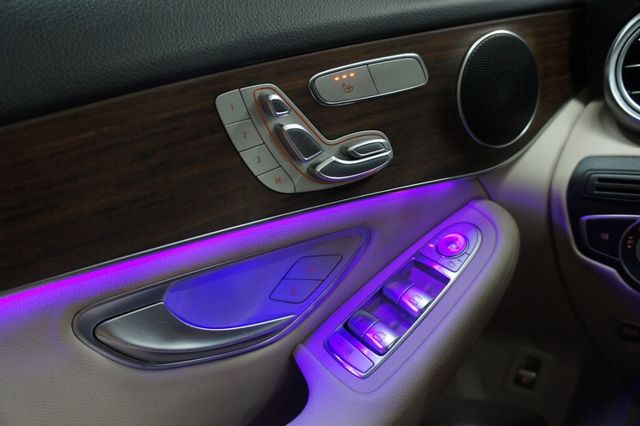 2022 Mercedes-Benz GLC 1-Owner, Panorama Roof, Ambiant Lights - 22968743 - 43