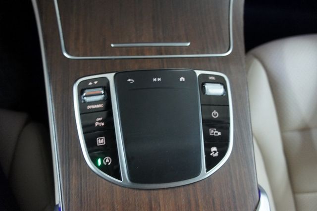 2022 Mercedes-Benz GLC 1-Owner, Panorama Roof, Ambiant Lights - 22968743 - 44