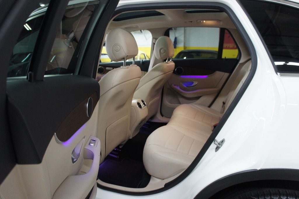 2022 Mercedes-Benz GLC 1-Owner, Panorama Roof, Ambiant Lights - 22968743 - 46