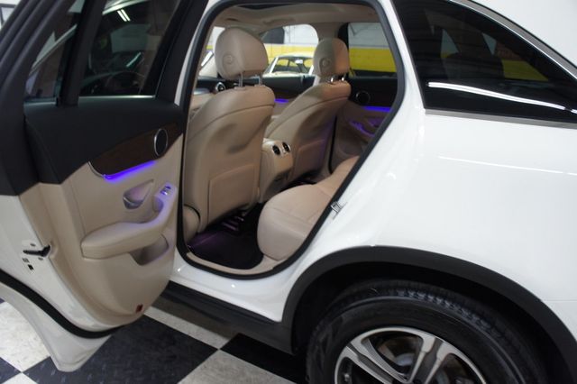 2022 Mercedes-Benz GLC 1-Owner, Panorama Roof, Ambiant Lights - 22968743 - 47