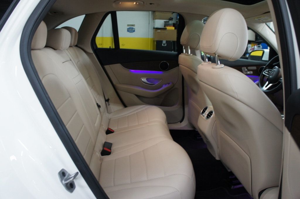 2022 Mercedes-Benz GLC 1-Owner, Panorama Roof, Ambiant Lights - 22968743 - 48