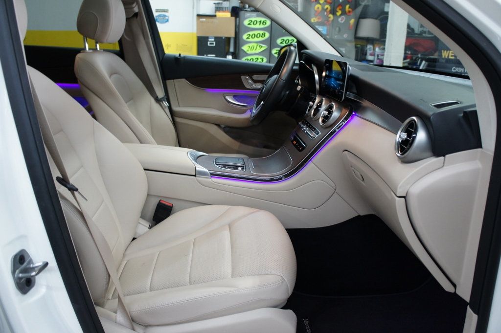 2022 Mercedes-Benz GLC 1-Owner, Panorama Roof, Ambiant Lights - 22968743 - 49