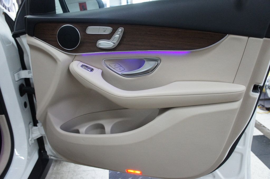 2022 Mercedes-Benz GLC 1-Owner, Panorama Roof, Ambiant Lights - 22968743 - 50