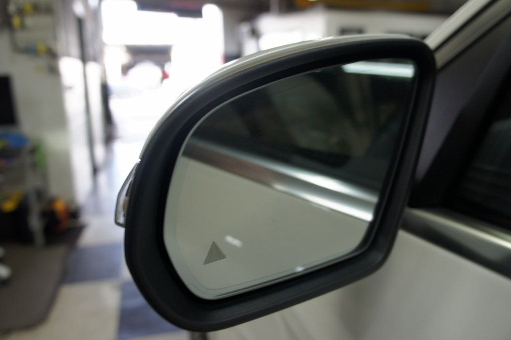 2022 Mercedes-Benz GLC 1-Owner, Panorama Roof, Ambiant Lights - 22968743 - 54