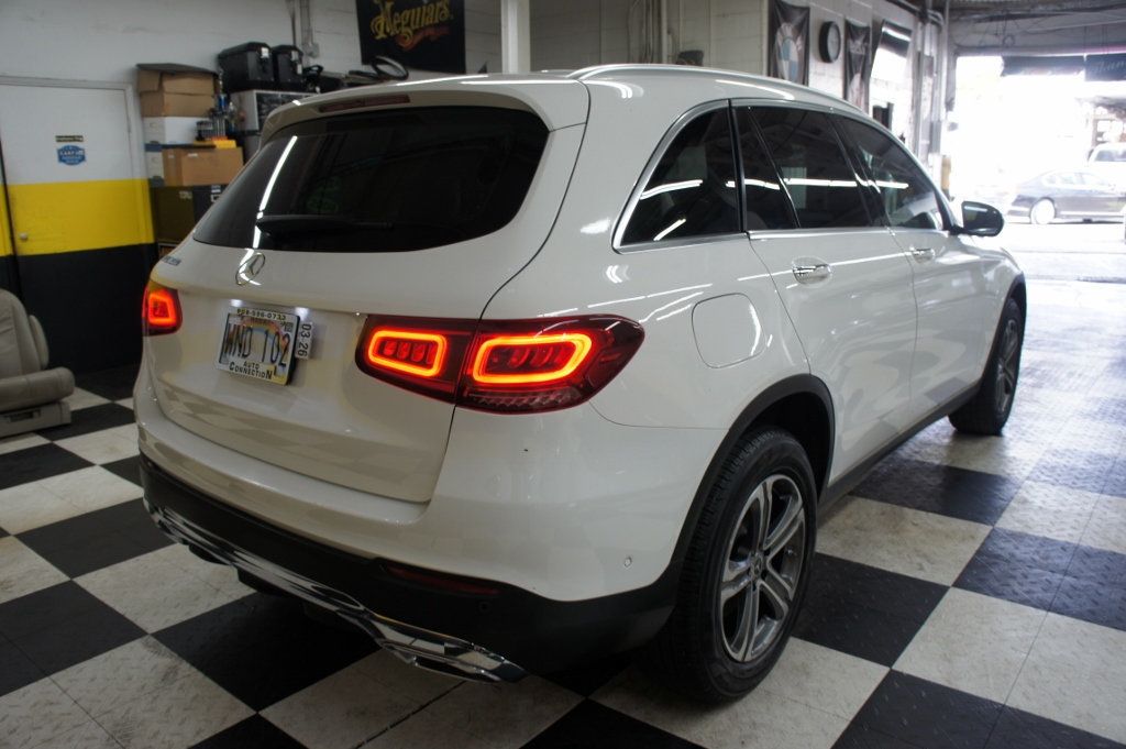 2022 Mercedes-Benz GLC 1-Owner, Panorama Roof, Ambiant Lights - 22968743 - 5